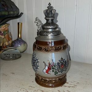 Vintage Zinn hand painted Pottery Austria Beer Stein with Pewter Lid king 11 607